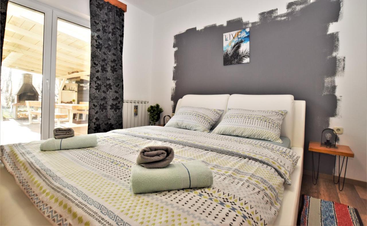 Sinac Holiday Home Melani מראה חיצוני תמונה